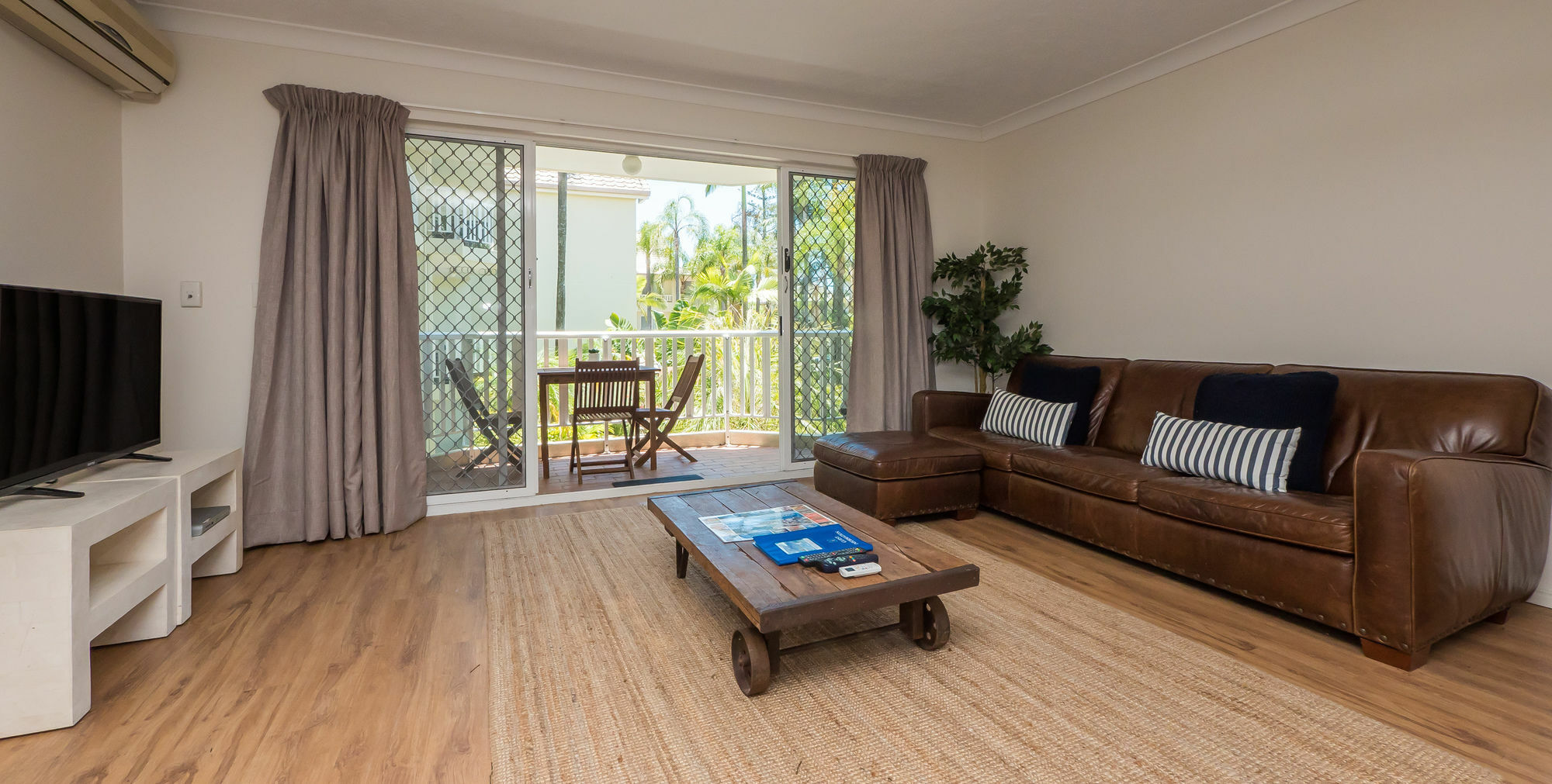 Hotel Surfers Tradewinds à Gold Coast Extérieur photo
